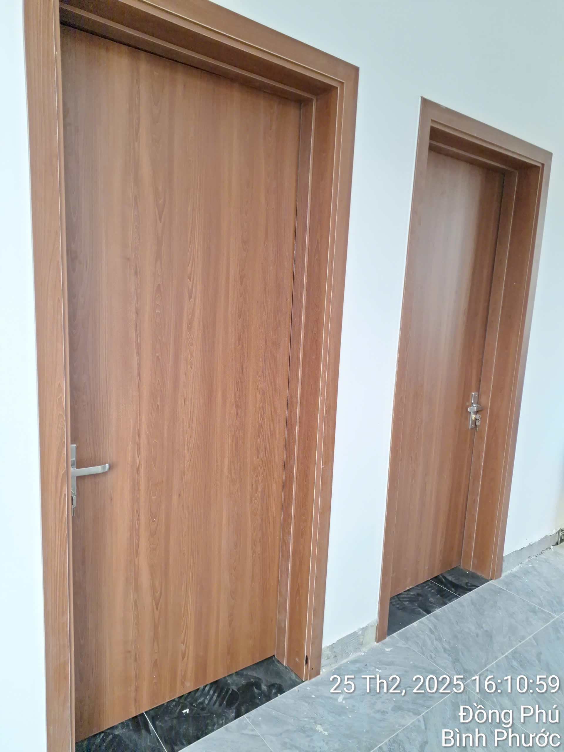 Thi công lắp đặt cửa gỗ công nghiệp