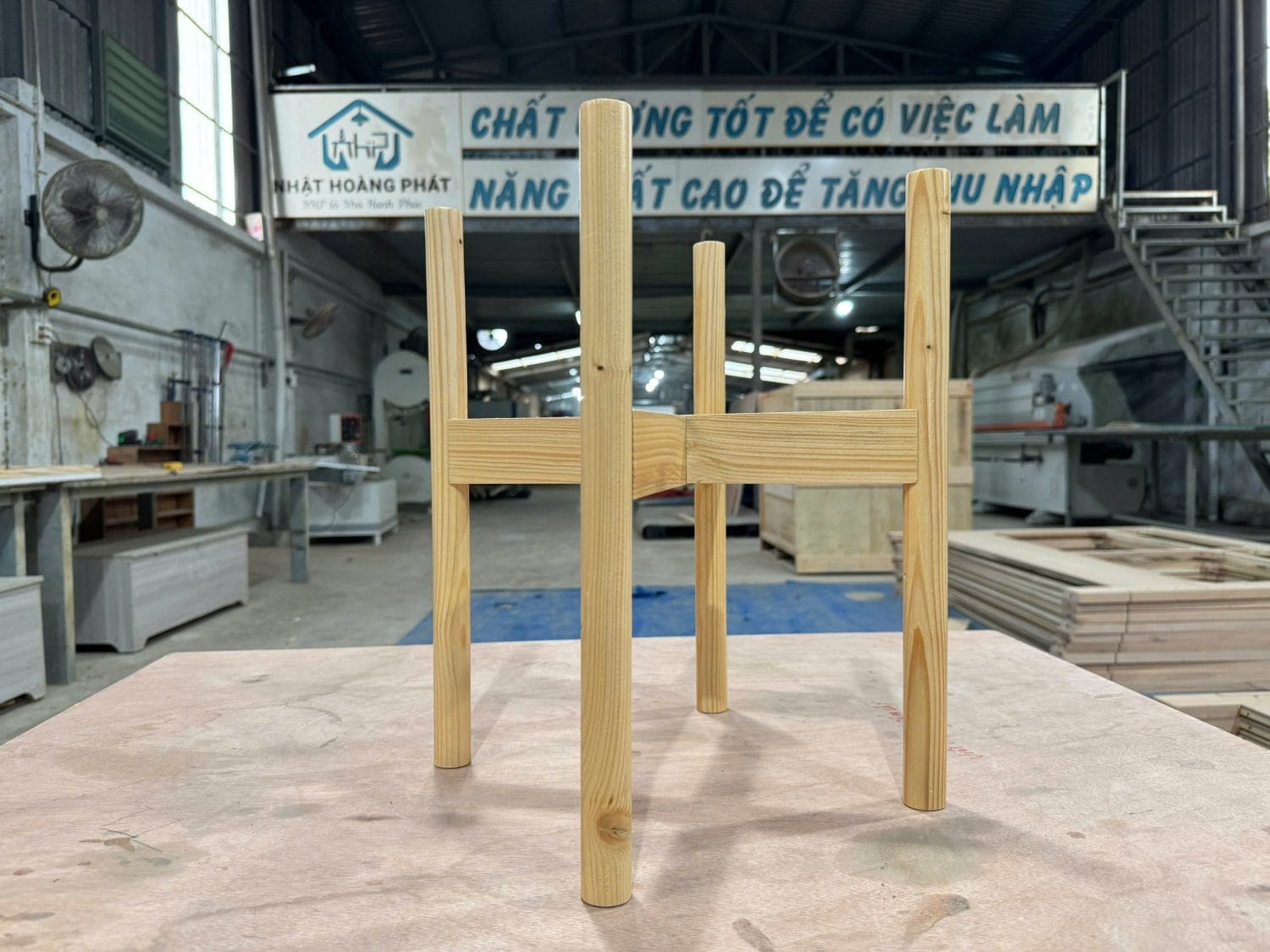 Đôn gỗ đỡ chậu cây cảnh